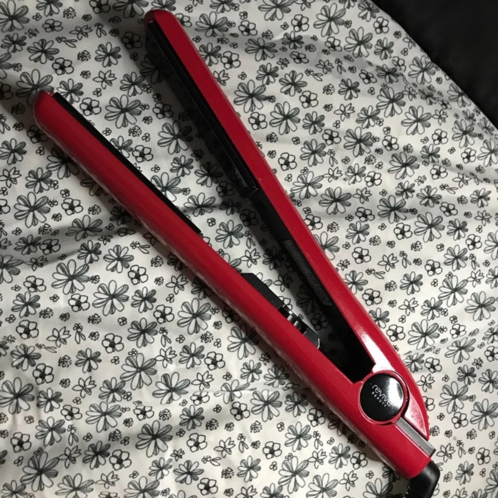 Revive Beauty hair straightener